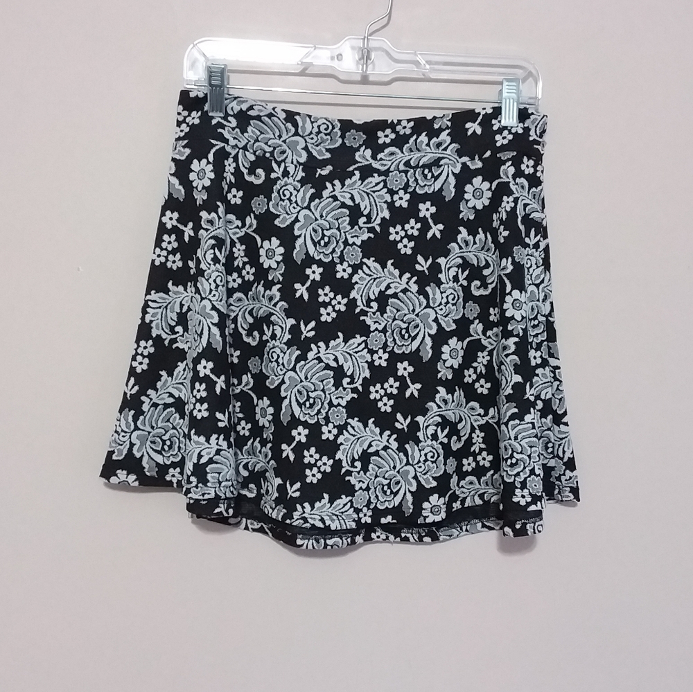 ☆☆SOLD☆☆ Charlotte Russe Floral Mini Flare Skirt - Picture 2 of 5
